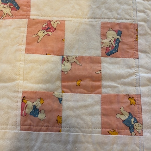 Patchwork Quilt with Peach and White Design - Picture 2 of 4